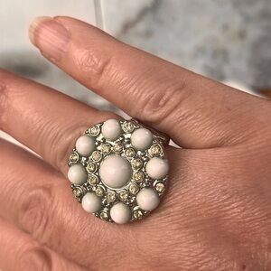 Round silver and light turquoise stretch ring